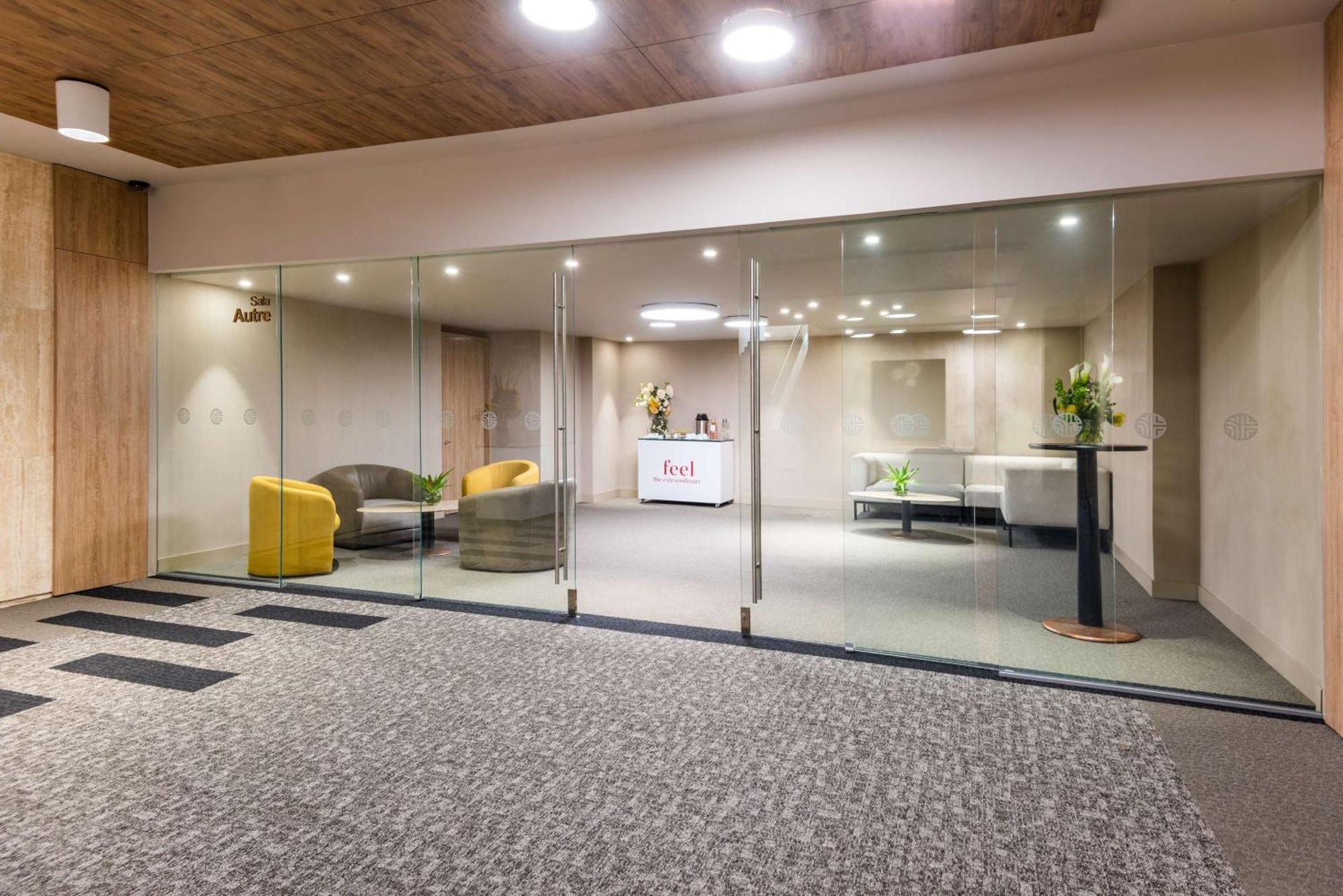 Hotel NH Collection Royal WTC Bogotá Exterior foto The lobby of the hotel