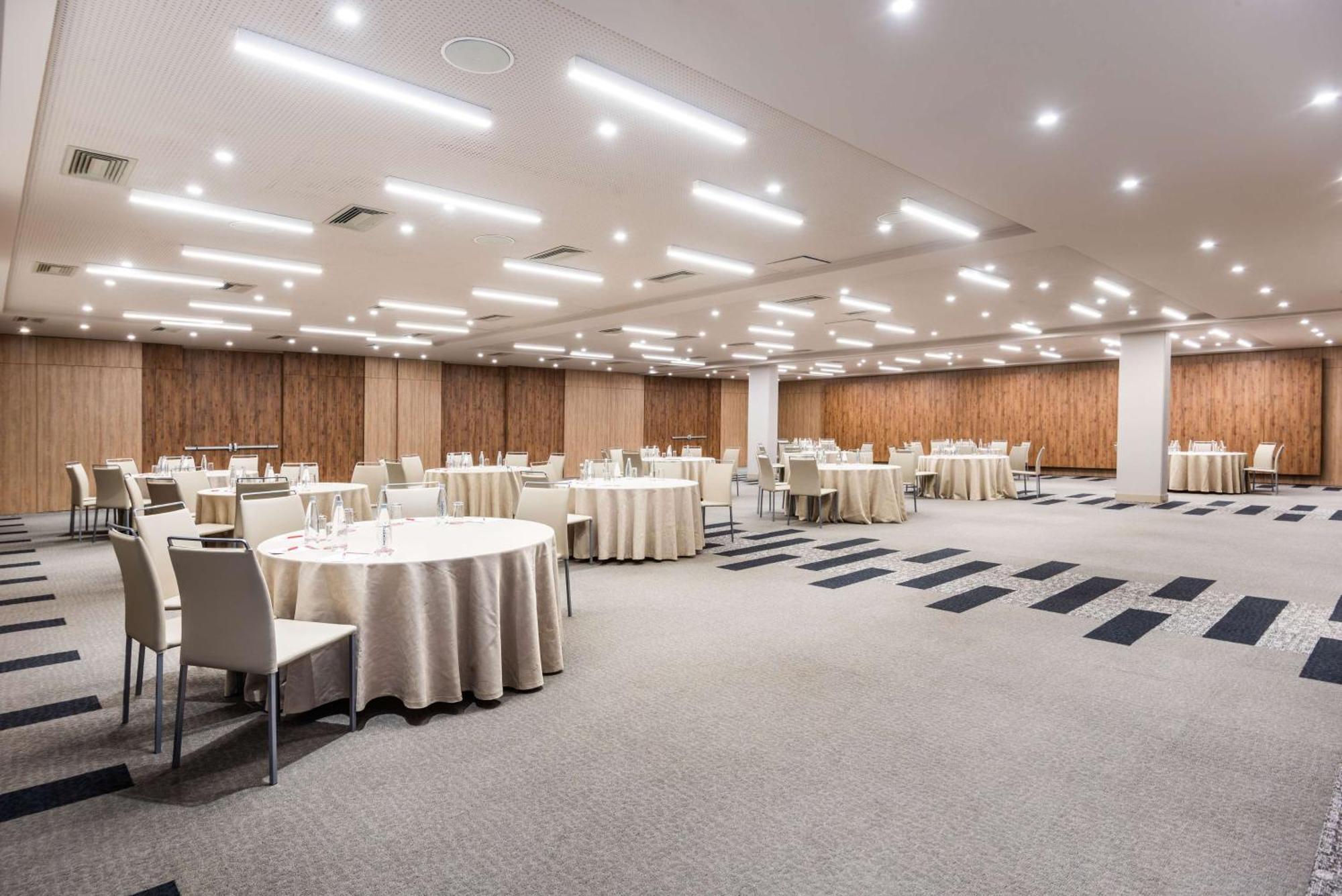 Hotel NH Collection Royal WTC Bogotá Exterior foto Meeting room