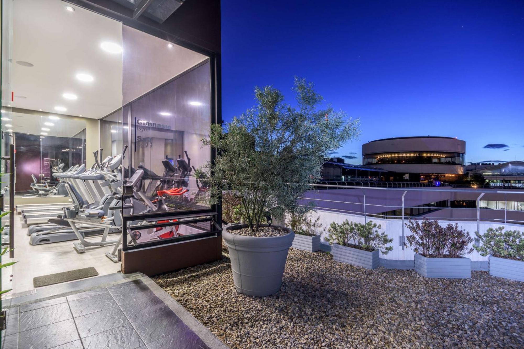 Hotel NH Collection Royal WTC Bogotá Exterior foto The gym at the top of the hotel