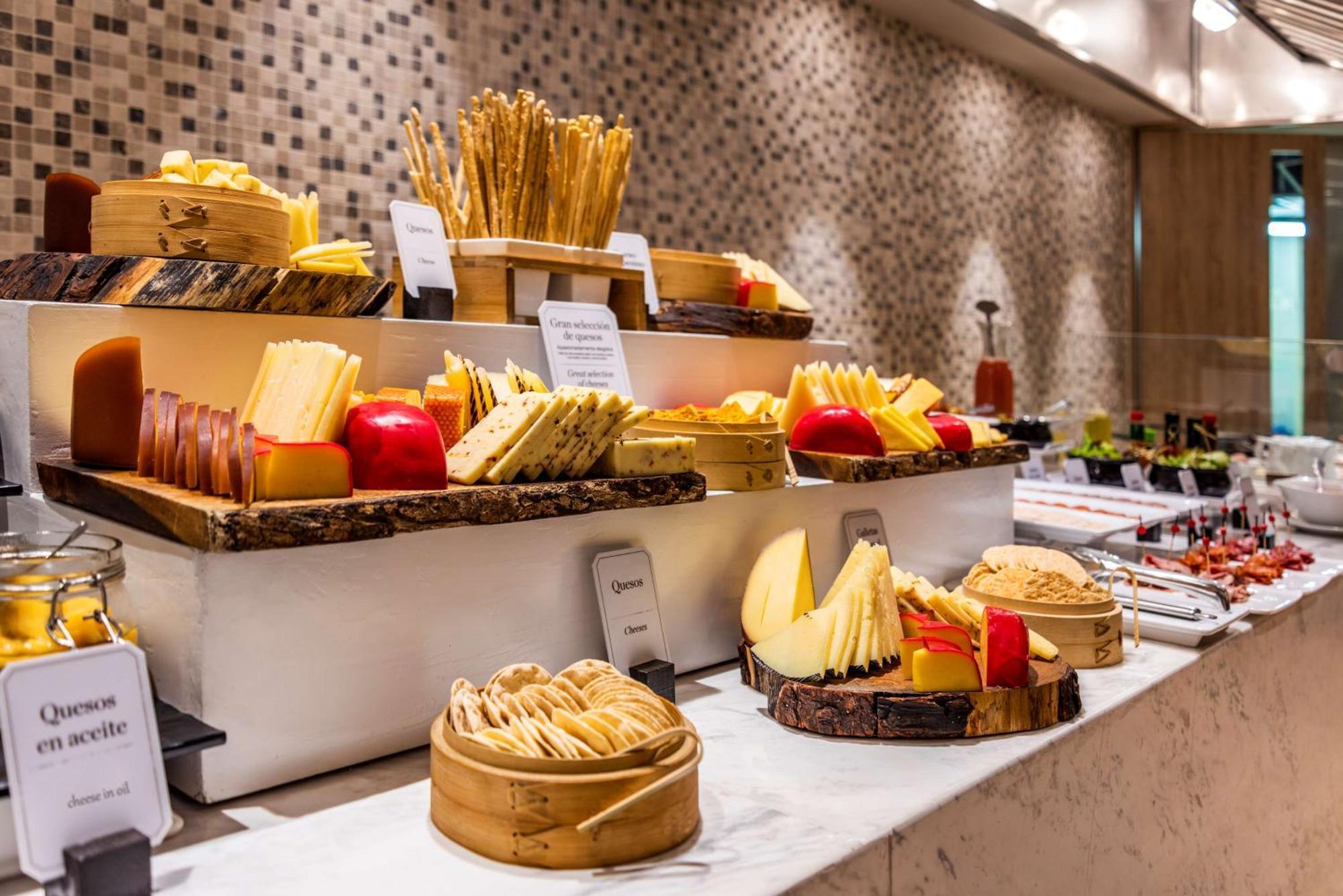 Hotel NH Collection Royal WTC Bogotá Exterior foto Cheese counter at a buffet