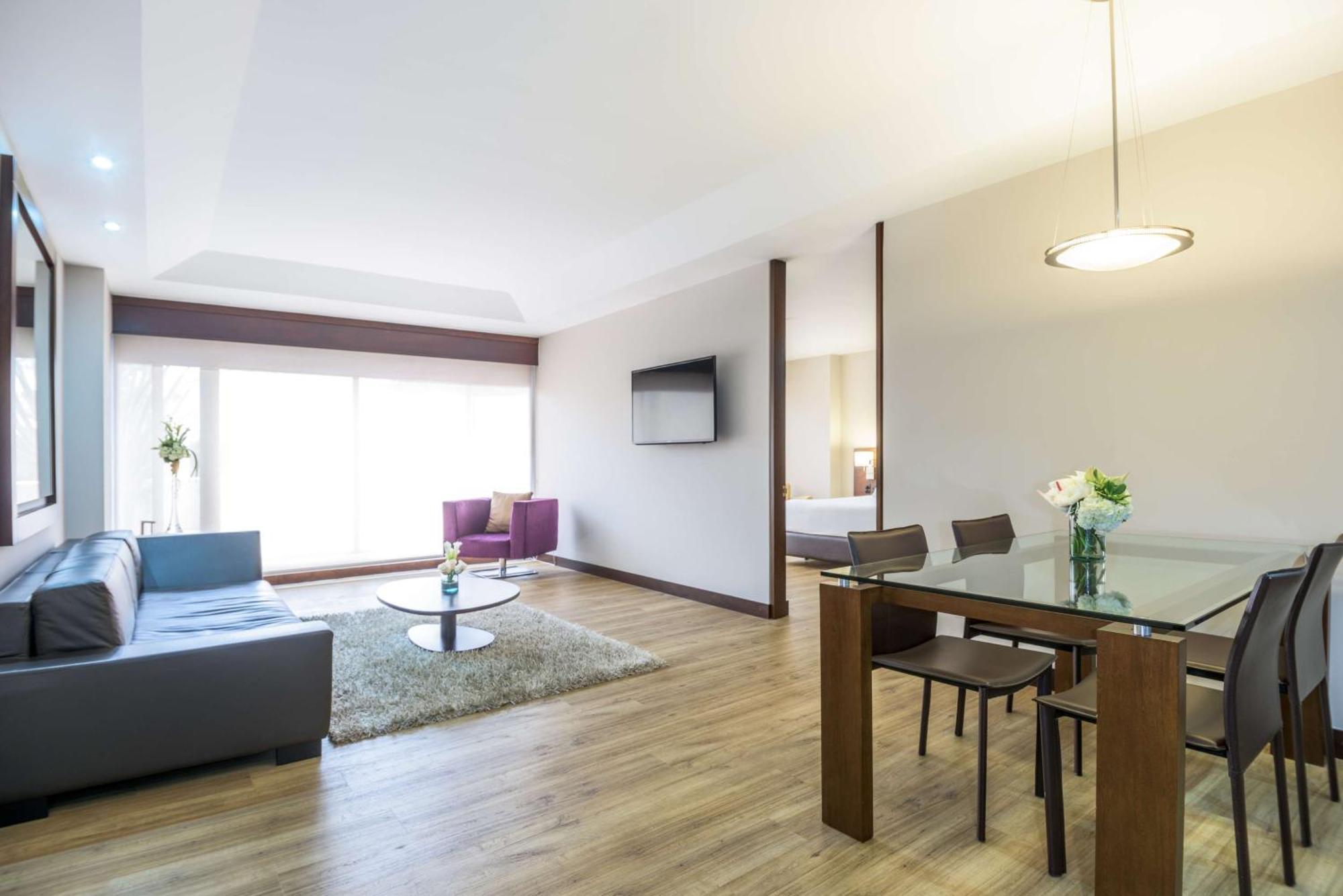 Hotel NH Collection Royal WTC Bogotá Exterior foto Living room